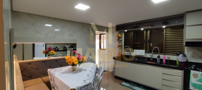 Imagem Sobrado com 4 Quartos à Venda, 211 m² em Cancelli - Cascavel