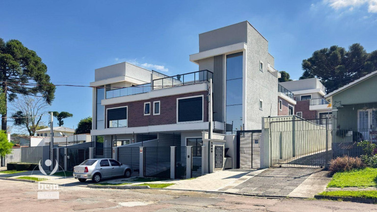 Sobrado com 3 Quartos à Venda, 142 m² em Boa Vista - Curitiba