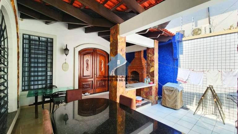 Imagem Casa com 4 Quartos à Venda, 385 m² em Adrianópolis - Manaus Imagem Casa com 4 Quartos à Venda, 385 m² em Adrianópolis - Manaus