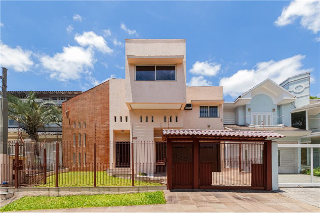 Imagem Casa com 4 Quartos à Venda, 330 m² em Nonoai - Porto Alegre Imagem Casa com 4 Quartos à Venda, 330 m² em Nonoai - Porto Alegre