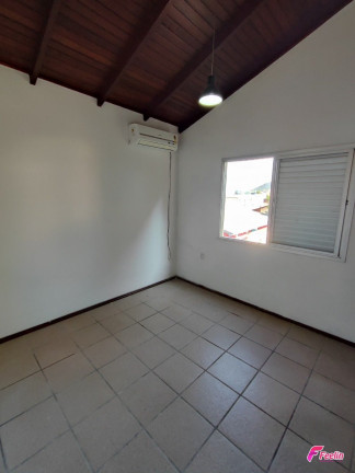 Imagem Casa com 5 Quartos à Venda, 259 m² em Santinho - Florianópolis Imagem Casa com 5 Quartos à Venda, 259 m² em Santinho - Florianópolis