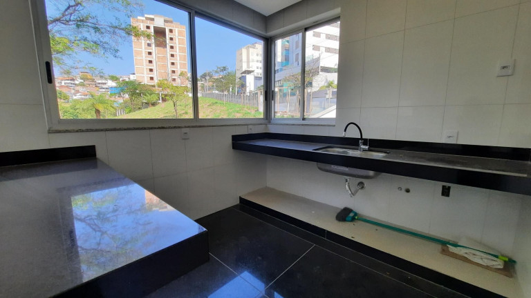 Imagem Casa com 4 Quartos à Venda, 250 m² em Buritis - Belo Horizonte