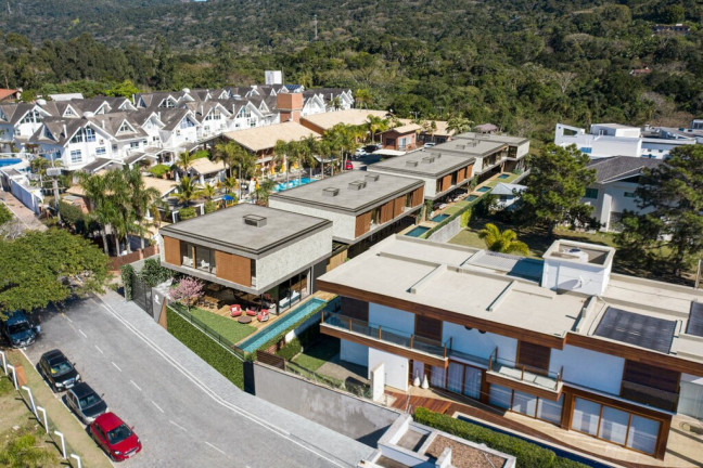 Imagem Casa com 4 Quartos à Venda, 344 m² em Praia Do Estaleiro - Balneario Camboriu Imagem Casa com 4 Quartos à Venda, 344 m² em Praia Do Estaleiro - Balneario Camboriu