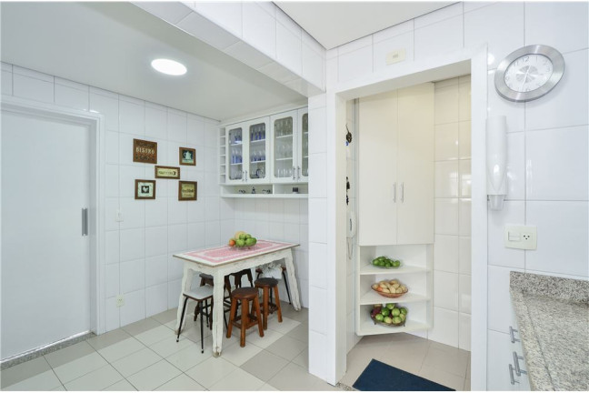 Imagem Imóvel com 3 Quartos à Venda,  em Caxingui - São Paulo