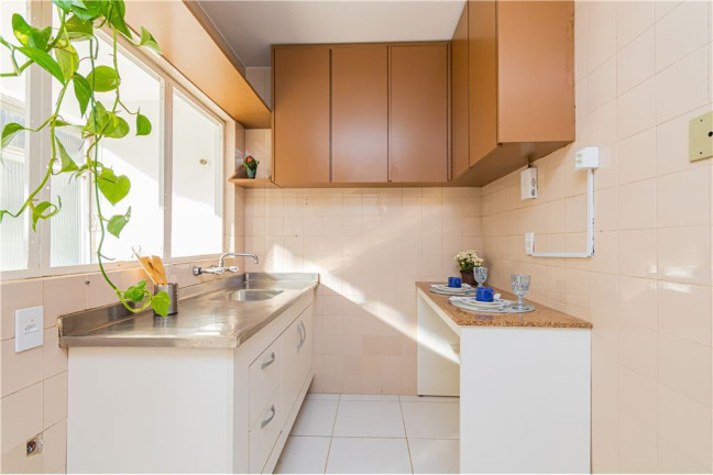 Imagem Imóvel com 2 Quartos à Venda, em Rio Branco - Porto Alegre Imagem Imóvel com 2 Quartos à Venda, em Rio Branco - Porto Alegre