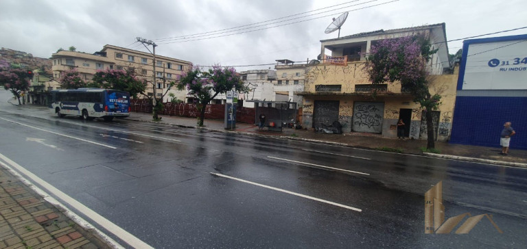 Imagem Casa com 4 Quartos à Venda, 233 m² em Cachoeirinha - Belo Horizonte Imagem Casa com 4 Quartos à Venda, 233 m² em Cachoeirinha - Belo Horizonte