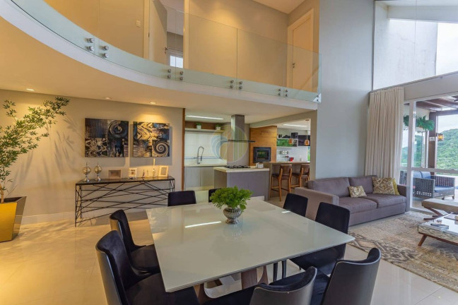 Imagem Casa com 3 Quartos à Venda, 380 m² em Camboriú Imagem Casa com 3 Quartos à Venda, 380 m² em Camboriú