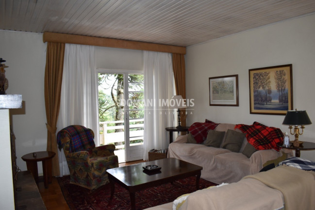 Imagem Casa com 4 Quartos à Venda, 424 m² em Região Do Alto Do Capivari - Campos Do Jordão Imagem Casa com 4 Quartos à Venda, 424 m² em Região Do Alto Do Capivari - Campos Do Jordão