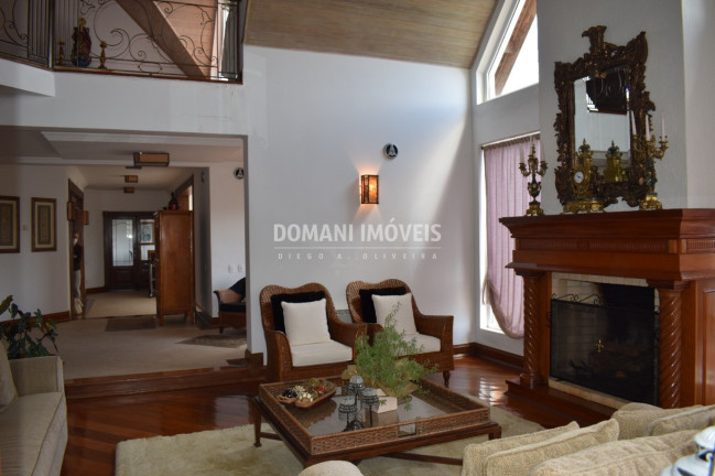 Imagem Casa com 4 Quartos à Venda, 656 m² em Região Do Alto Do Capivari - Campos Do Jordão