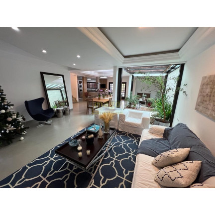 Imagem Casa com 3 Quartos à Venda, 380 m² em Ariribá - Balneário Camboriú
