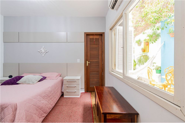 Imagem Imóvel com 2 Quartos à Venda, em Auxiliadora - Porto Alegre Imagem Imóvel com 2 Quartos à Venda, em Auxiliadora - Porto Alegre