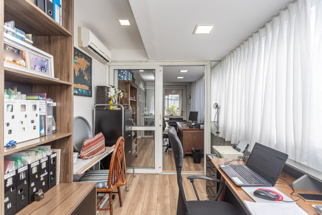 Imagem Imóvel com 3 Quartos à Venda, 240 m² em Chácara Das Pedras - Porto Alegre Imagem Imóvel com 3 Quartos à Venda, 240 m² em Chácara Das Pedras - Porto Alegre