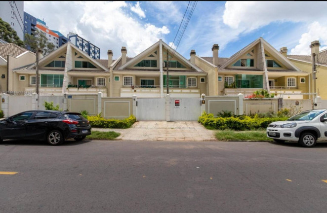 Imagem Casa com 3 Quartos à Venda, 233 m² em Cristo Rei - Curitiba Imagem Casa com 3 Quartos à Venda, 233 m² em Cristo Rei - Curitiba