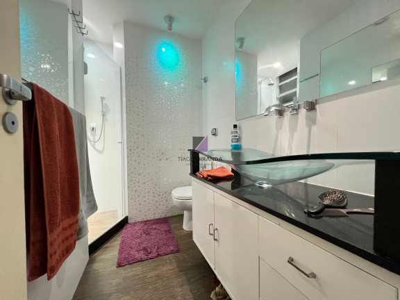 Imagem Imóvel com 3 Quartos à Venda, 95 m² em Laranjeiras - Rio De Janeiro Imagem Imóvel com 3 Quartos à Venda, 95 m² em Laranjeiras - Rio De Janeiro