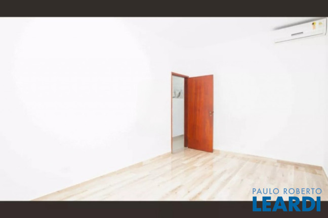 Imagem Casa com 3 Quartos à Venda, 343 m² em Campestre - Santo André Imagem Casa com 3 Quartos à Venda, 343 m² em Campestre - Santo André