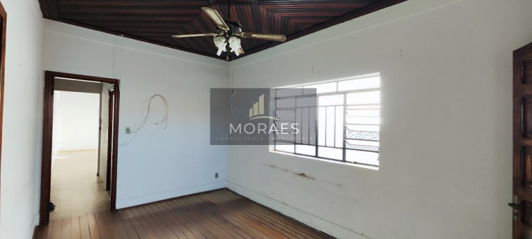 Imagem Casa com 5 Quartos à Venda, 270 m² em Centro - Botucatu Imagem Casa com 5 Quartos à Venda, 270 m² em Centro - Botucatu