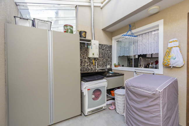 Imagem Casa de Condomínio com 3 Quartos à Venda, 175 m² em Uberaba - Curitiba