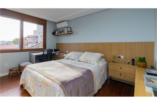 Imagem Imóvel com 4 Quartos à Venda, em Menino Deus - Porto Alegre Imagem Imóvel com 4 Quartos à Venda, em Menino Deus - Porto Alegre