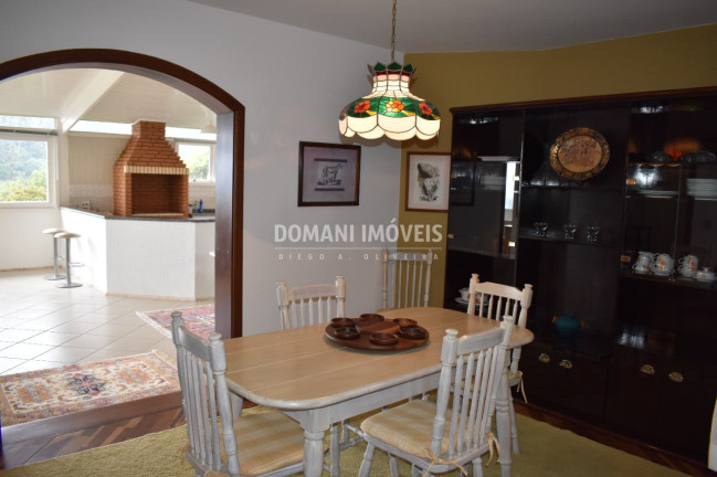 Imagem Casa com 4 Quartos à Venda, 205 m² em Região Do Alto Do Capivari - Campos Do Jordão Imagem Casa com 4 Quartos à Venda, 205 m² em Região Do Alto Do Capivari - Campos Do Jordão