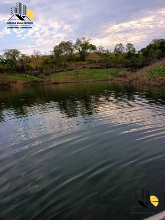 Imagem Chácara com 1 Quarto à Venda, 3.000 m² em Uberlândia Imagem Chácara com 1 Quarto à Venda, 3.000 m² em Uberlândia