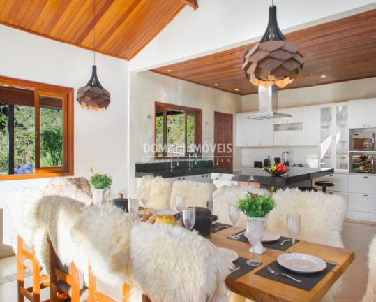 Imagem Casa com 4 Quartos à Venda, 910 m² em Região Do Parque Da água Santa - Campos Do Jordão