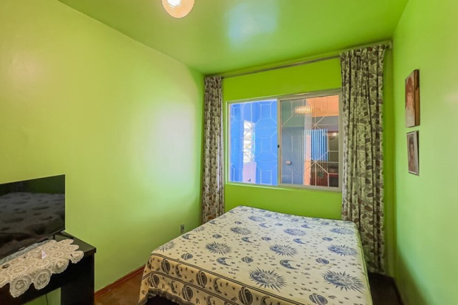 Imagem Casa com 5 Quartos à Venda, 128 m² em Vila Jardim - Porto Alegre Imagem Casa com 5 Quartos à Venda, 128 m² em Vila Jardim - Porto Alegre