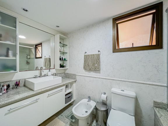 Imagem Imóvel com 4 Quartos à Venda, em Petrópolis - Porto Alegre Imagem Imóvel com 4 Quartos à Venda, em Petrópolis - Porto Alegre