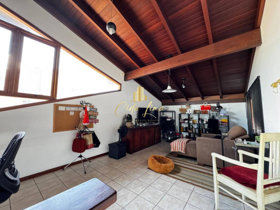 Imagem Casa com 3 Quartos à Venda, 210 m² em Balneário - Florianópolis Imagem Casa com 3 Quartos à Venda, 210 m² em Balneário - Florianópolis