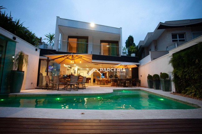 Imagem Casa com 6 Quartos à Venda, 450 m² em Riviera Módulo 21 - Bertioga Imagem Casa com 6 Quartos à Venda, 450 m² em Riviera Módulo 21 - Bertioga