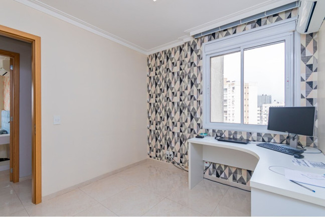 Imagem Imóvel com 3 Quartos à Venda,  em Passo Da Areia - Porto Alegre