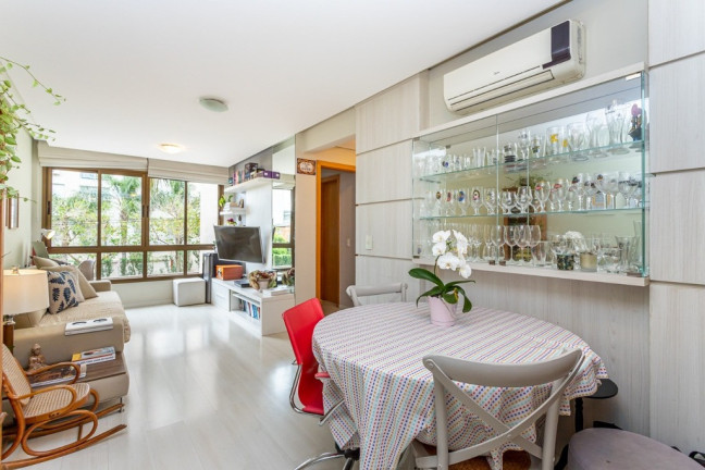 Imóvel com 2 Quartos à Venda,  em Passo Da Areia - Porto Alegre
