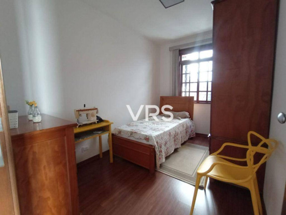 Imagem Casa com 4 Quartos à Venda, 197 m² em Granja Guarani - Teresópolis