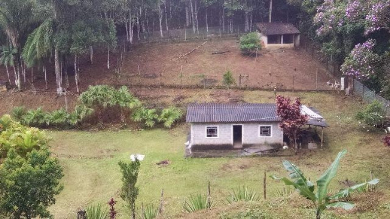 Imagem Chácara com 2 Quartos à Venda, 8.000 m² em Zona Rural - Juquitiba Imagem Chácara com 2 Quartos à Venda, 8.000 m² em Zona Rural - Juquitiba
