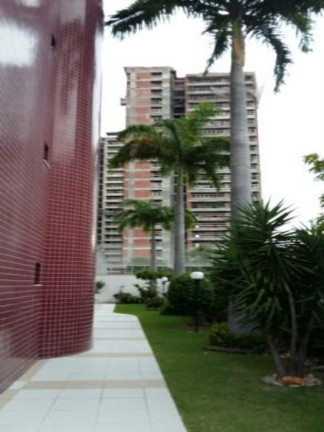 Imagem Imóvel com 3 Quartos à Venda, 200 m² em Guararapes - Fortaleza Imagem Imóvel com 3 Quartos à Venda, 200 m² em Guararapes - Fortaleza