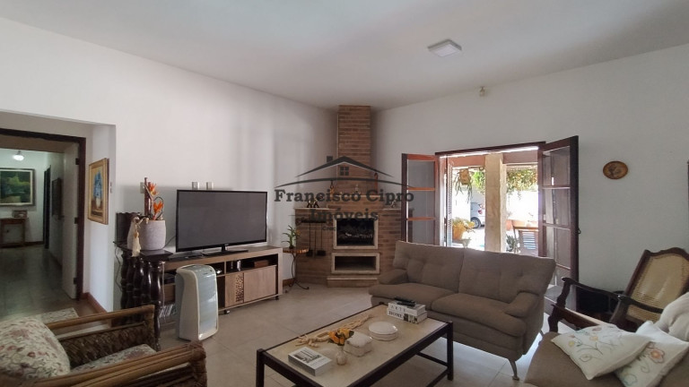 Imagem Casa com 4 Quartos à Venda, 550 m² em Belveder Clube Dos 500 - Guaratinguetá Imagem Casa com 4 Quartos à Venda, 550 m² em Belveder Clube Dos 500 - Guaratinguetá