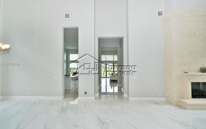 Imagem Casa com 6 Quartos à Venda, em São Paulo - São Paulo Imagem Casa com 6 Quartos à Venda, em São Paulo - São Paulo