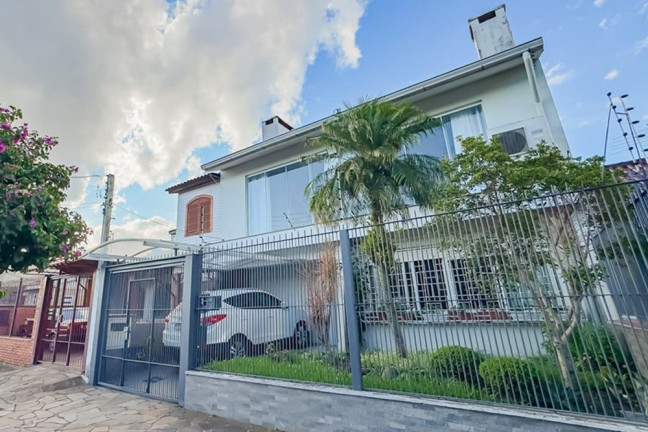 Imagem Casa com 4 Quartos à Venda, 233 m² em Santa Maria Goretti - Porto Alegre Imagem Casa com 4 Quartos à Venda, 233 m² em Santa Maria Goretti - Porto Alegre