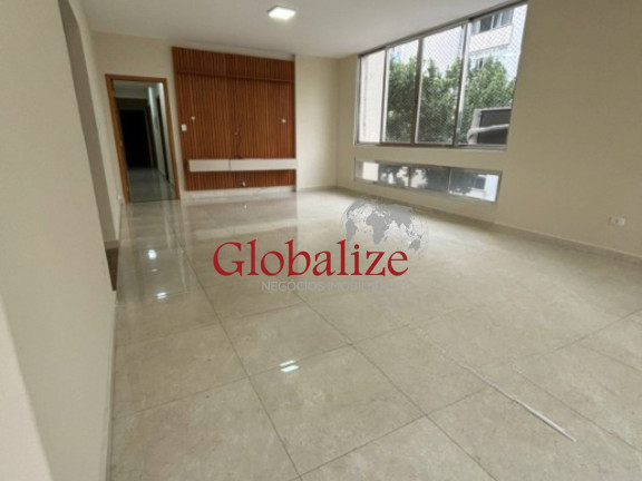 Imóvel com 4 Quartos à Venda, 300 m² em Gonzaga - Santos