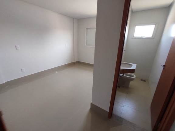 Imagem Imóvel com 
            	3             Quartos à Venda, 131 m² em 
            	Sitios Santa Luzia             - 
            	Aparecida De Goiania            