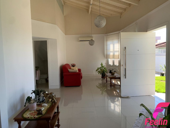 Imagem Casa com 3 Quartos à Venda, 270 m² em Carianos - Florianópolis Imagem Casa com 3 Quartos à Venda, 270 m² em Carianos - Florianópolis