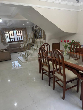 Imagem Sobrado com 3 Quartos à Venda, 220 m² em Centro - Balneário Camboriú
