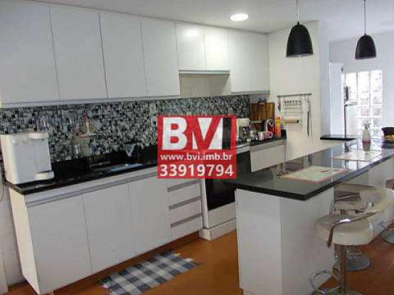 Imagem Casa com 5 Quartos à Venda, 150 m² em Vila Kosmos - Rio De Janeiro