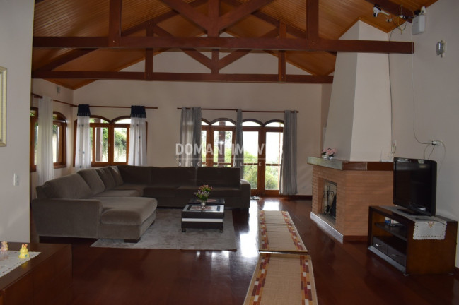 Imagem Casa com 4 Quartos à Venda, 314 m² em Região Do Alto Do Capivari - Campos Do Jordão Imagem Casa com 4 Quartos à Venda, 314 m² em Região Do Alto Do Capivari - Campos Do Jordão