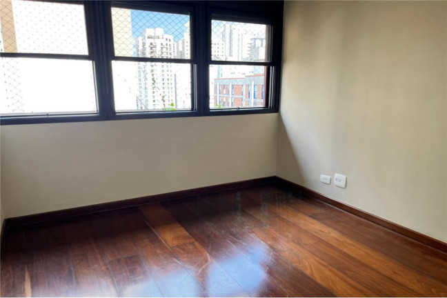 Imagem Imóvel com 4 Quartos à Venda, em Moema - São Paulo Imagem Imóvel com 4 Quartos à Venda, em Moema - São Paulo