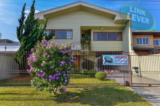 Casa com 4 Quartos à Venda, 457 m² em Bacacheri - Curitiba