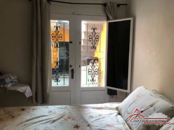 Imagem Casa com 3 Quartos à Venda, em Centro - Jacareí Imagem Casa com 3 Quartos à Venda, em Centro - Jacareí