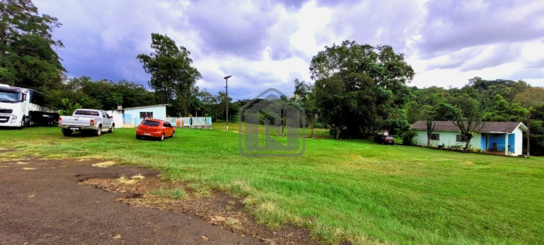 Imagem Imóvel com 2 Quartos à Venda, 254 m² em Maria Luíza - Cascavel Imagem Imóvel com 2 Quartos à Venda, 254 m² em Maria Luíza - Cascavel