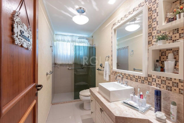 Imagem Casa com 4 Quartos à Venda, em Vila Assunção - Porto Alegre Imagem Casa com 4 Quartos à Venda, em Vila Assunção - Porto Alegre