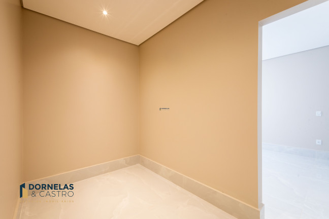Imagem Casa com 3 Quartos à Venda, 400 m² em Guará I - Brasília Imagem Casa com 3 Quartos à Venda, 400 m² em Guará I - Brasília
