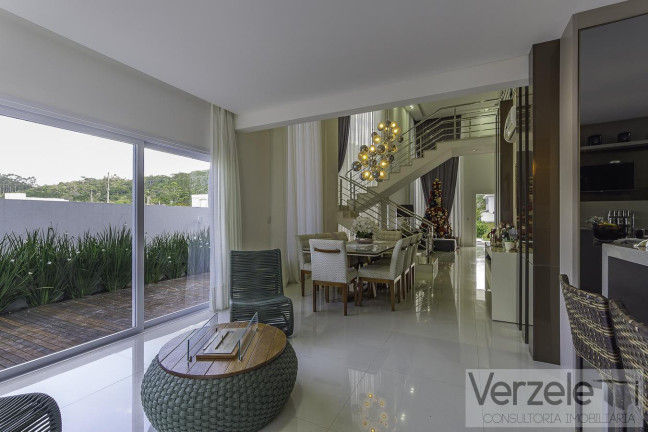 Imagem Casa com 4 Quartos à Venda, 437 m² em Santa Regina - Camboriú